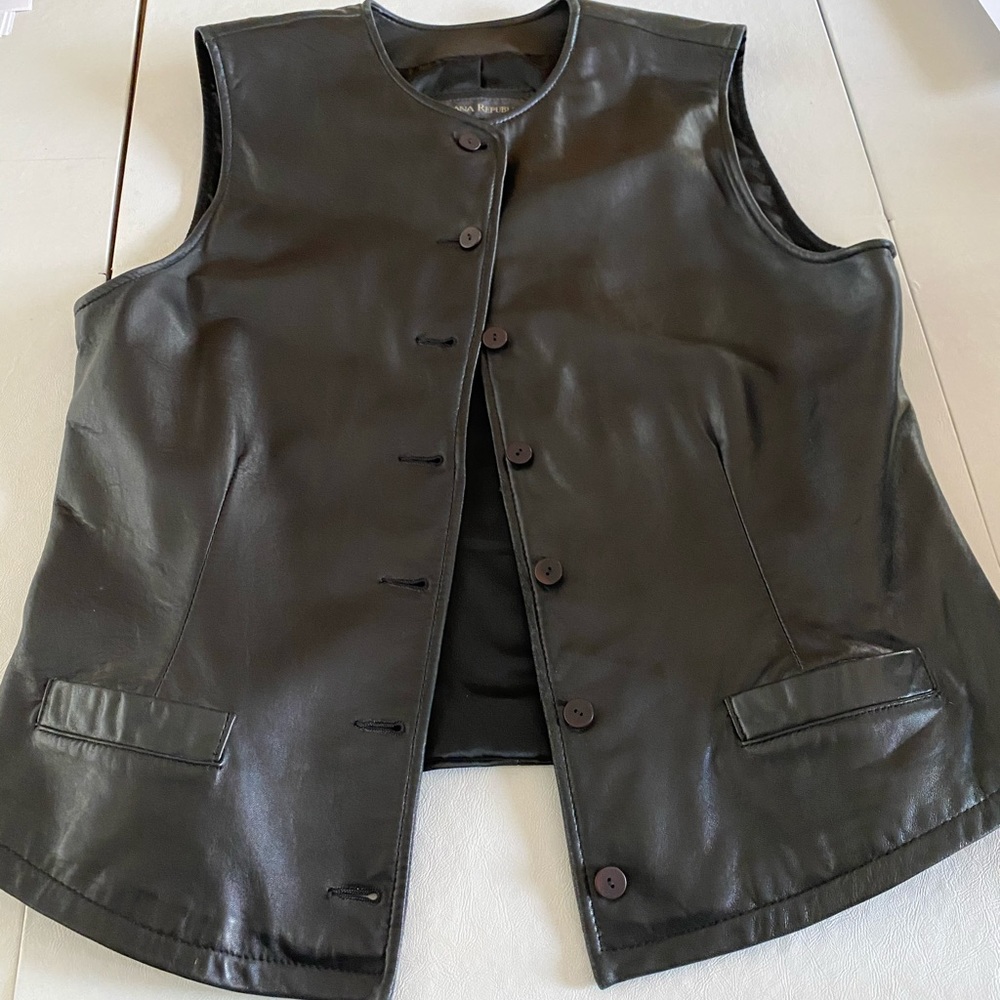 BANANA REPUBLIC BLACK LINED LAMBSKIN VEST
